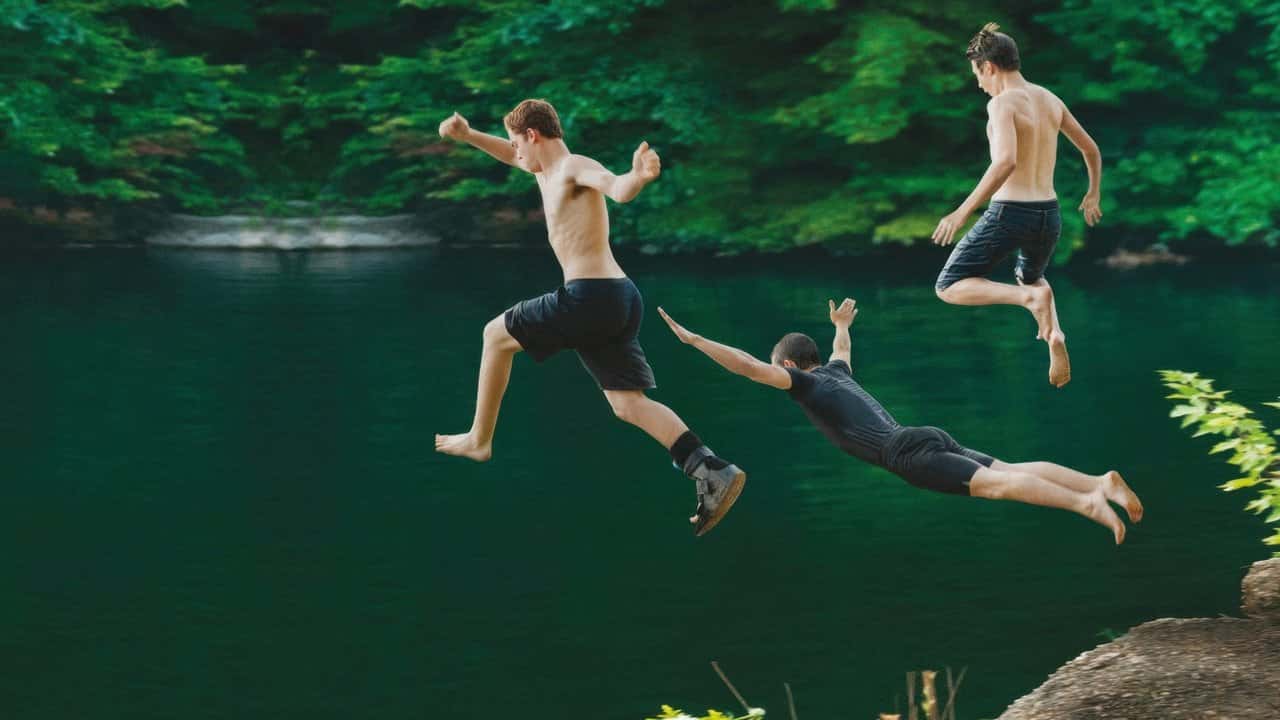 Кадр з фільму Королі літа (2013)