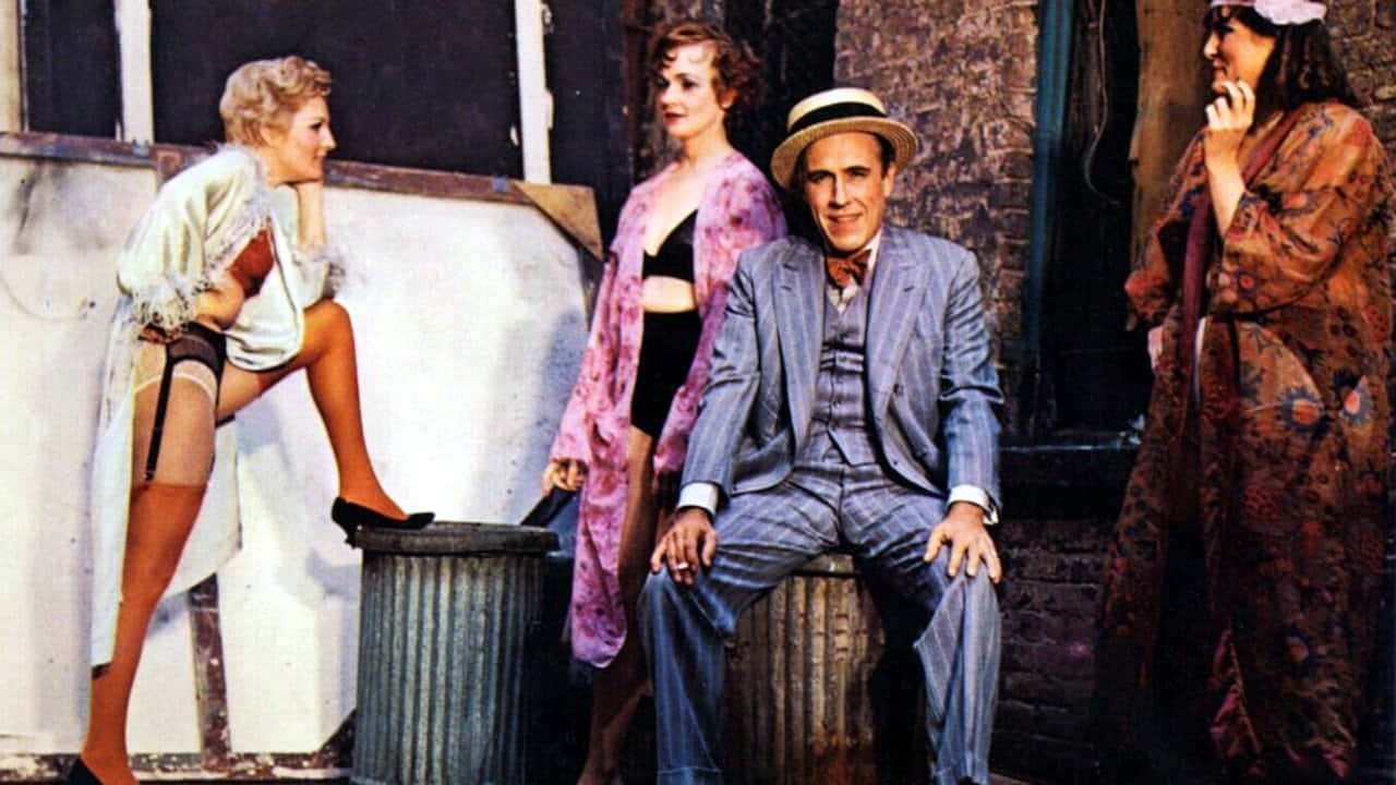 Кадр з фільму Нічна поліцейська облава у кабаре Мінскі (1968)