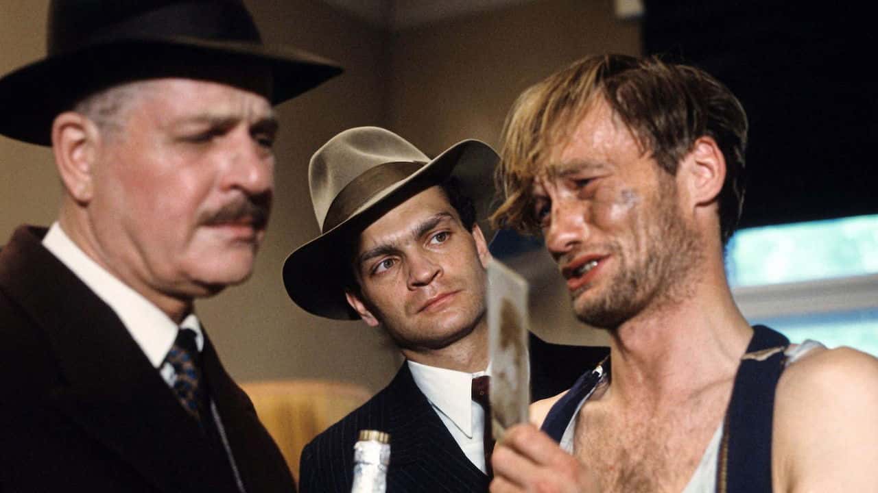 Кадр з фільму Ва-банк II або удар у відповідь (1985)