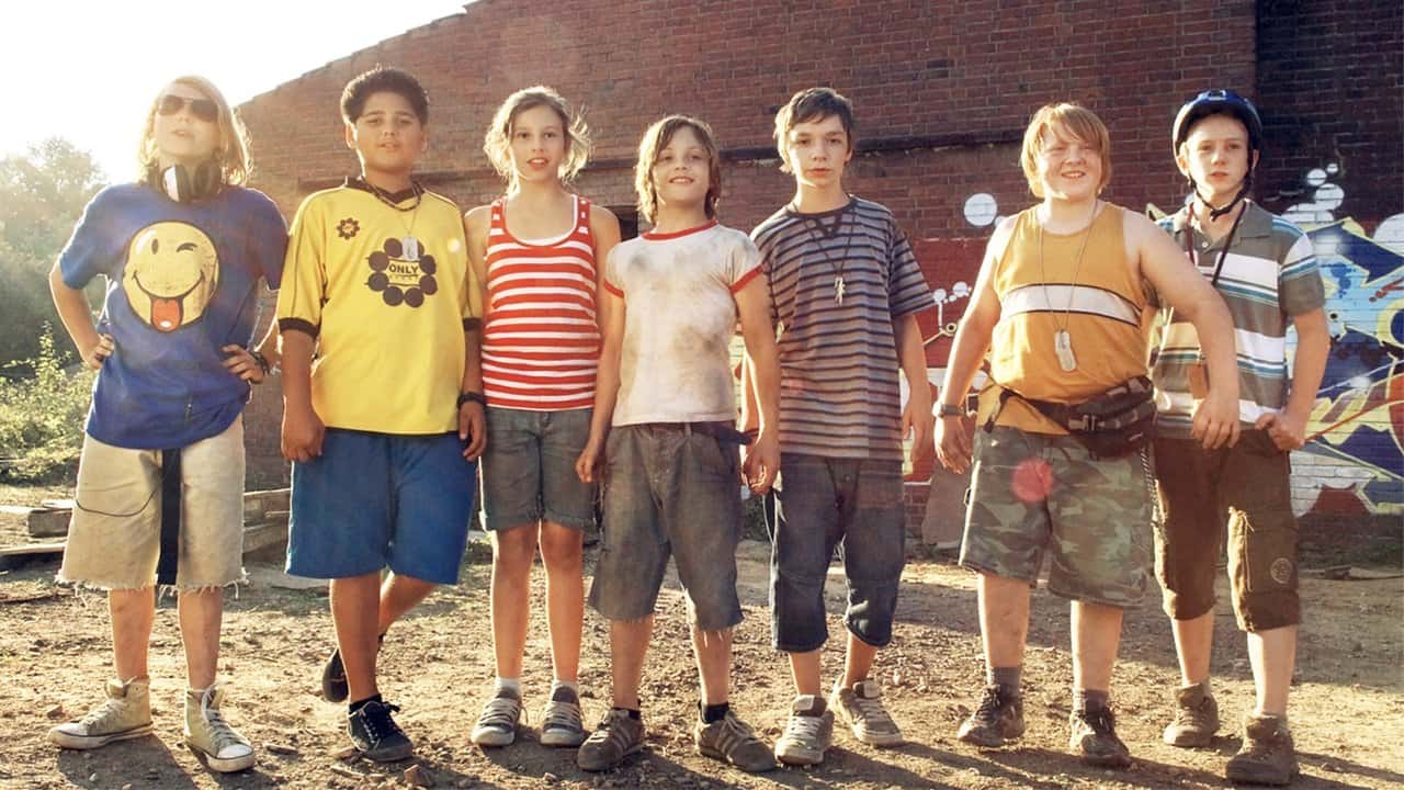 Кадр з фільму Крокодили з передмістя (2009)