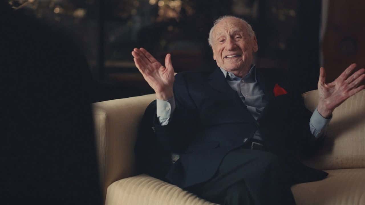 Кадр із серіалу Мел Брукс: 99-літній чоловік! (2026)