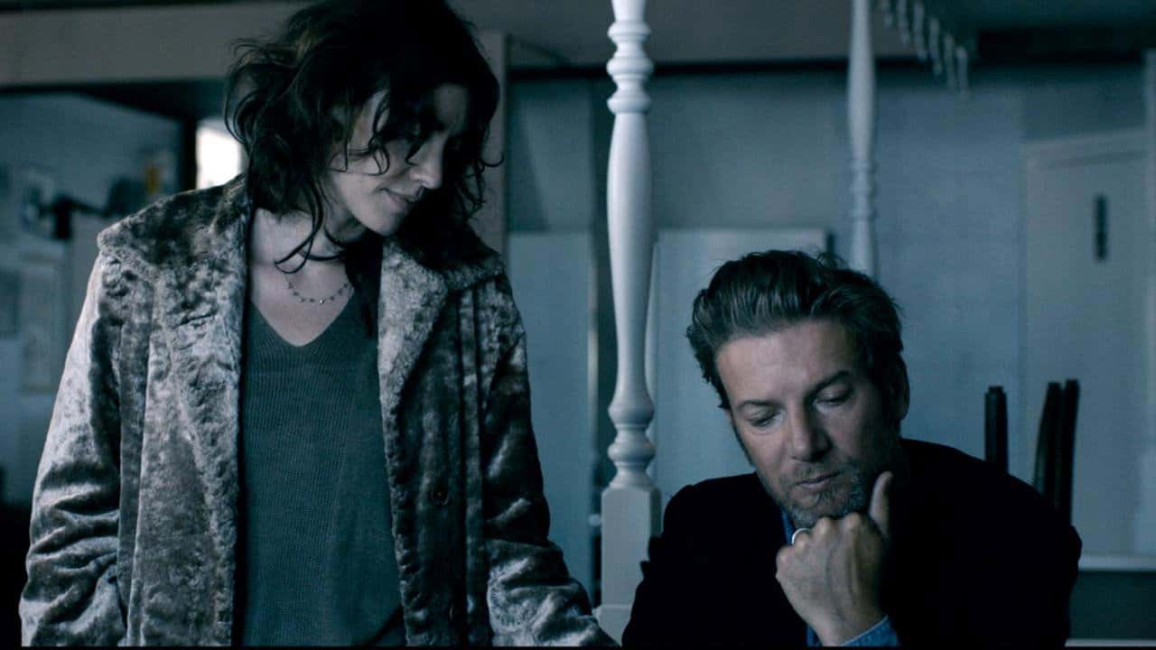 Кадр з фільму Навколо Луїзи (2017)