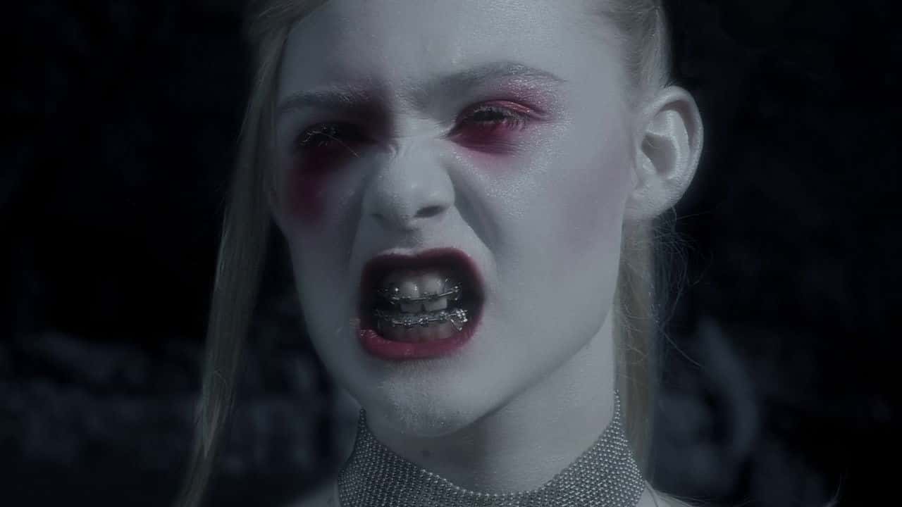 Кадр з фільму Поміж (2011)