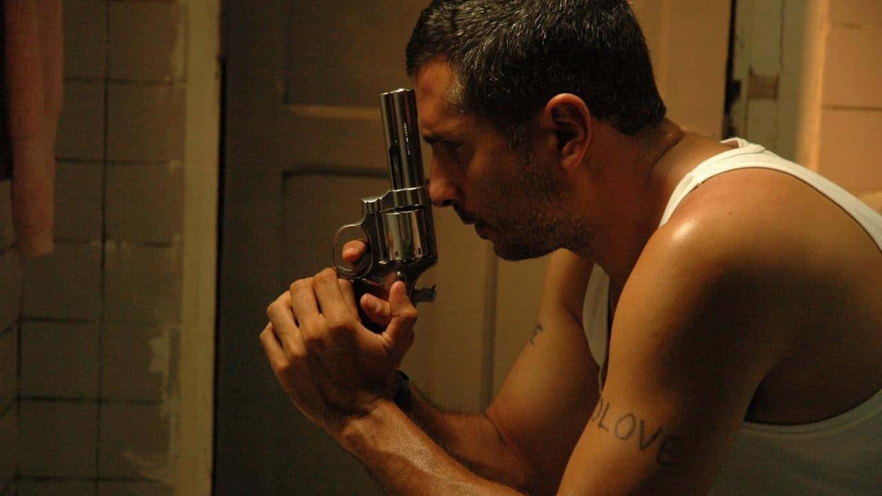 Кадр з фільму А собака їсть собаку (2008)