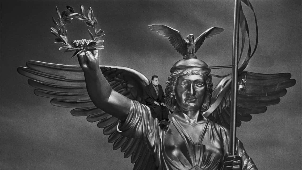 Кадр з фільму Небо над Берліном (1987)
