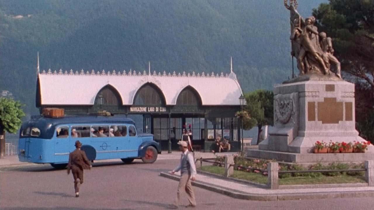 Кадр з фільму Місяць біля озера (1995)
