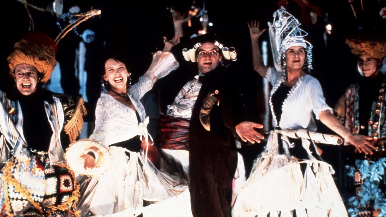 Кадр з фільму Так чинять усі (1996)