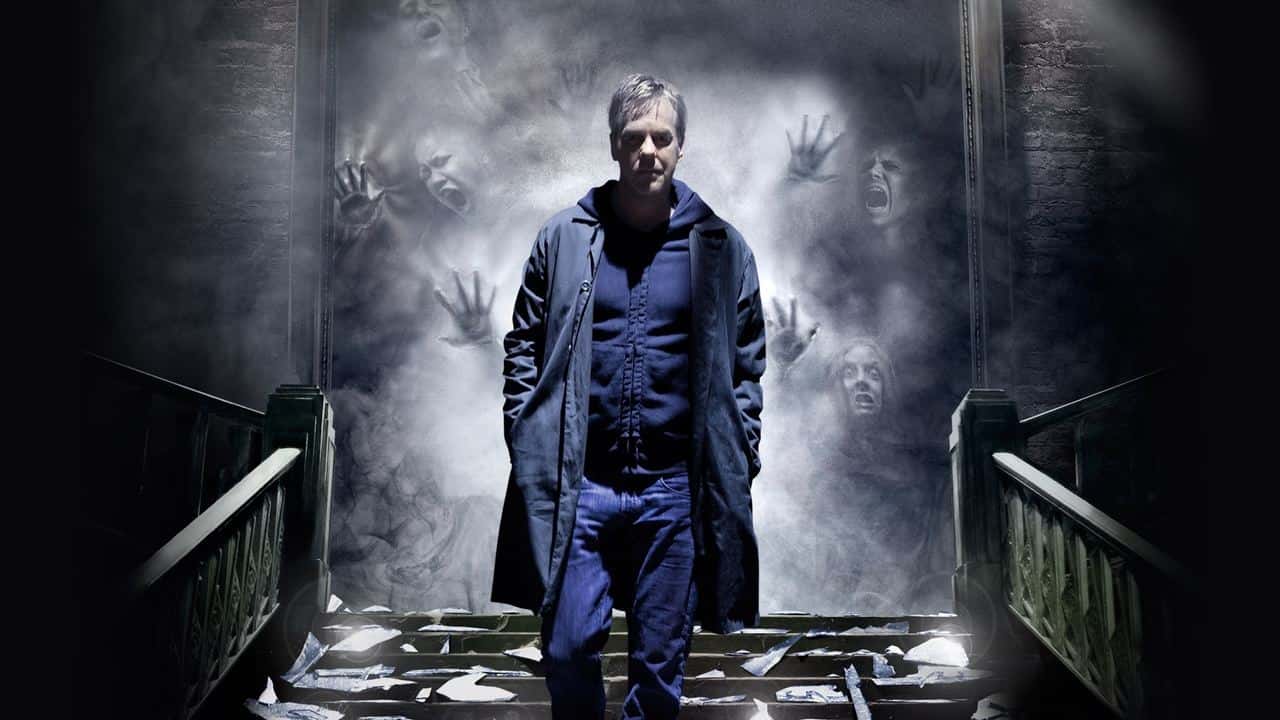 Кадр з фільму Дзеркала (2008)