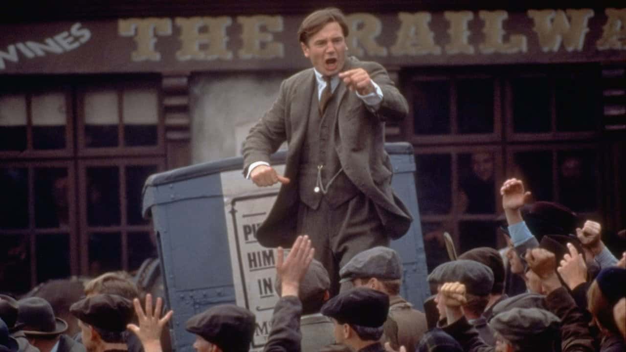 Кадр з фільму Майкл Коллінз (1996)