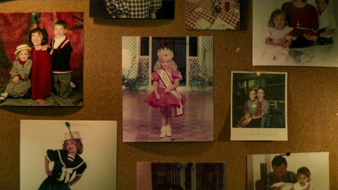 Кадр із серіалу Мертва справа: Хто вбив Джонбене Ремсі (2024)