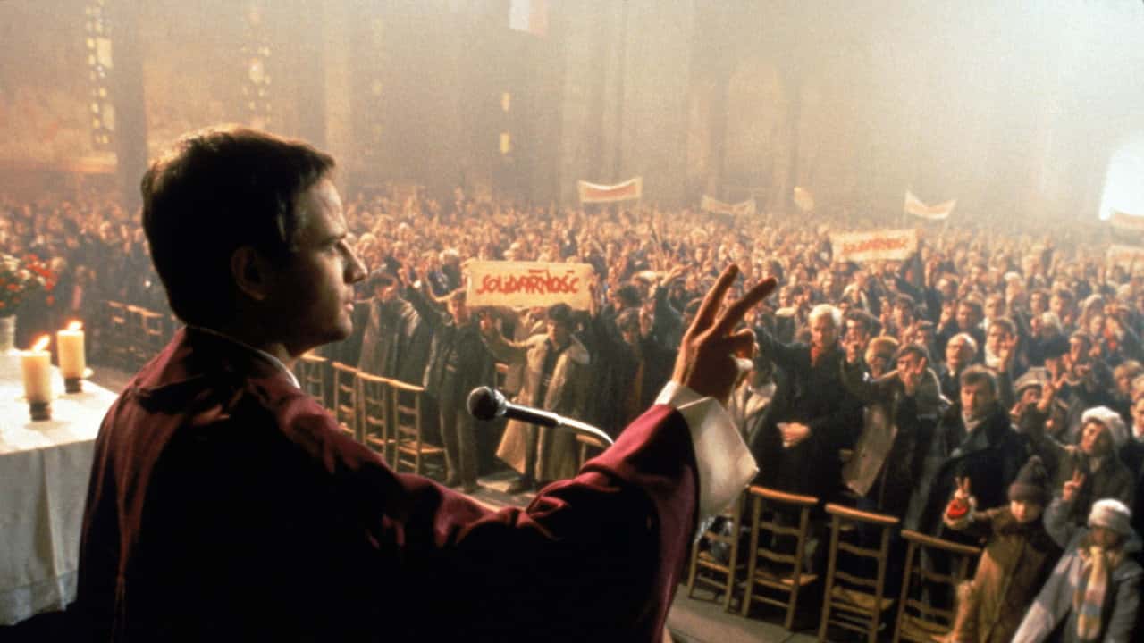 Кадр з фільму Вбити священика (1988)
