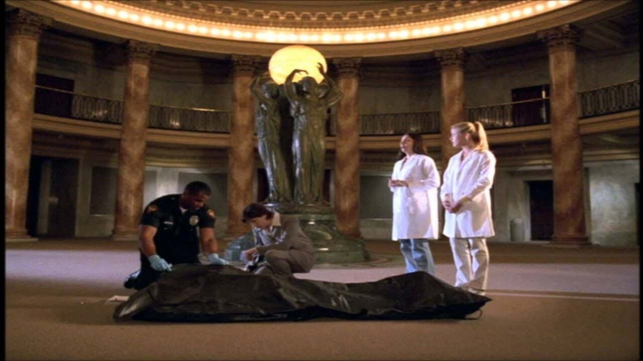 Кадр з фільму Ікла (2002)