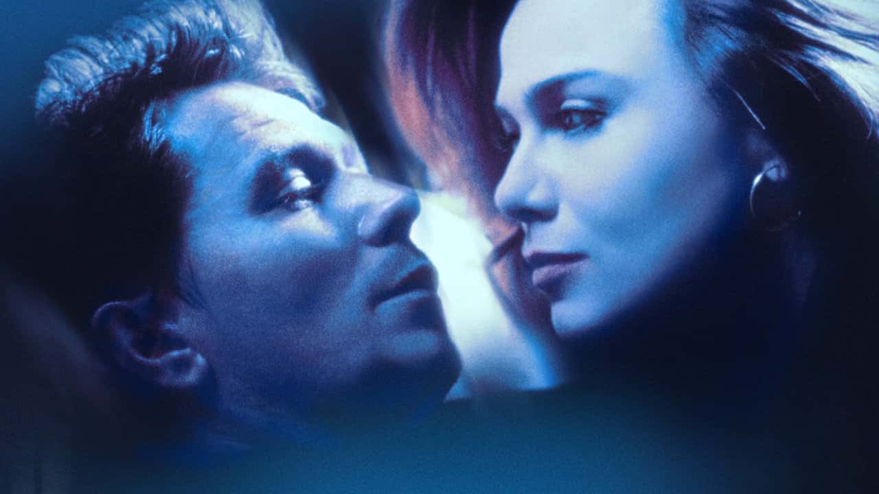 Кадр з фільму Ромео спливає кров'ю (1993)
