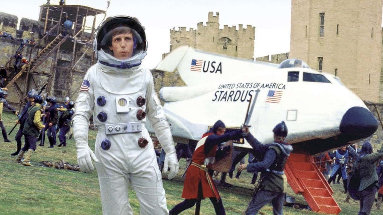 Кадр з фільму Прибулець із космосу та король Артур (1979)
