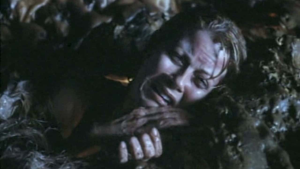 Кадр з фільму Тварюки з безодні (1996)