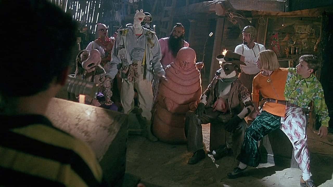 Кадр з фільму Спотворені (1993)