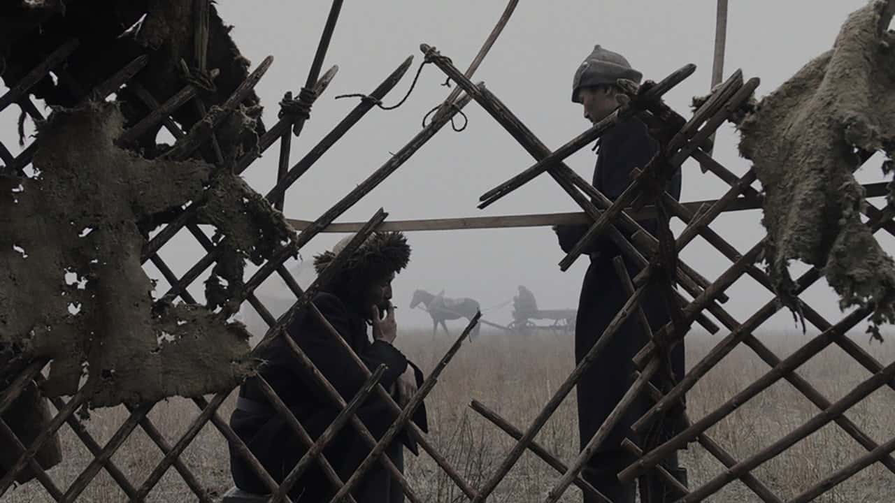 Кадр з фільму Тікай (2022)