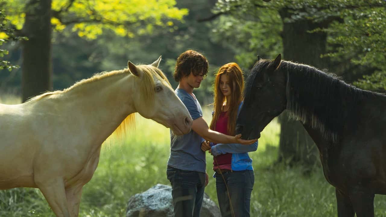 Кадр з фільму Східний вітер 2 (2015)