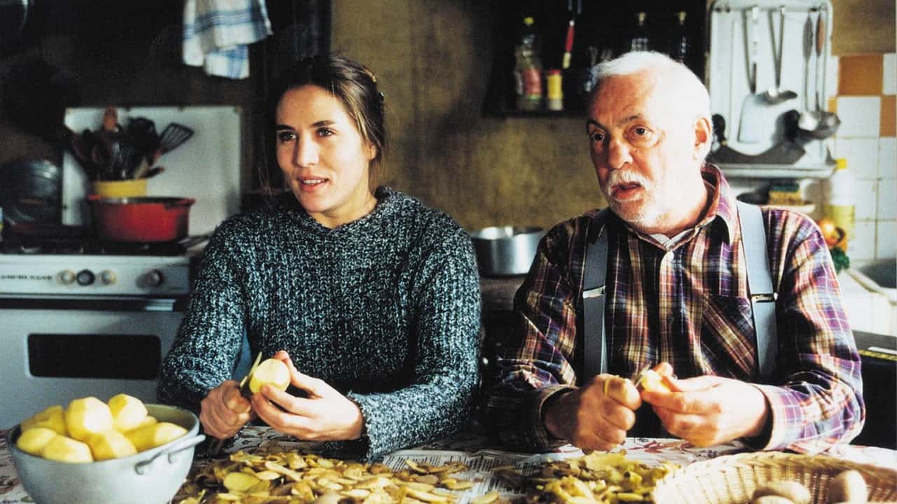 Кадр з фільму Одна ластівка весну приносить (2001)