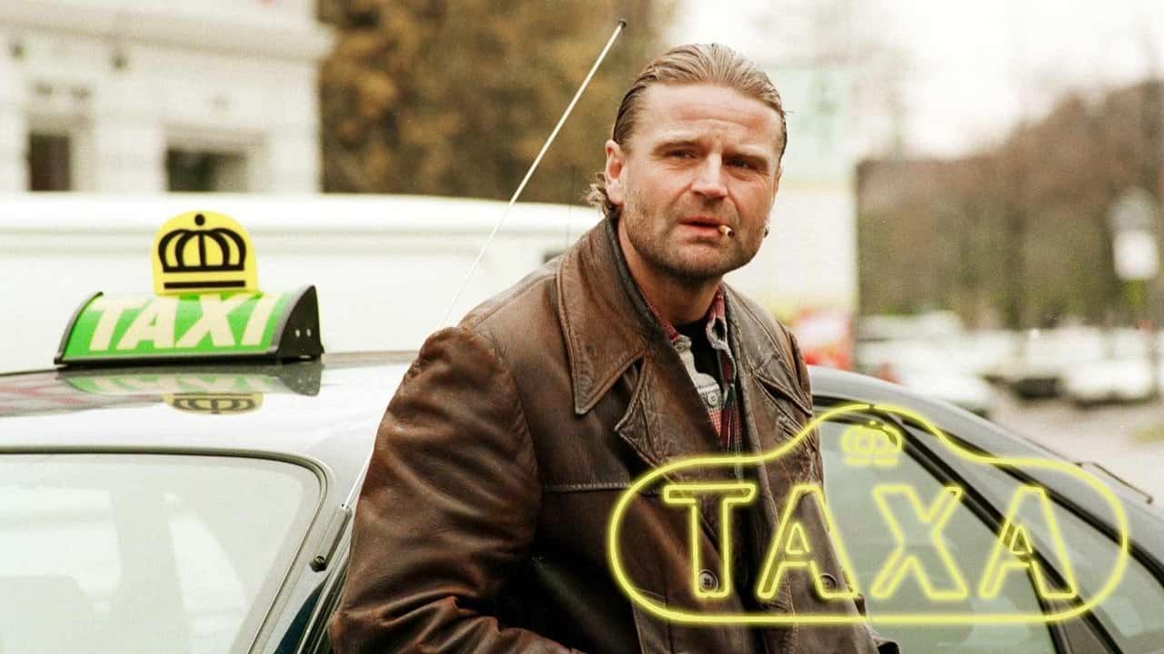 Кадр із серіалу Таксі (1997)