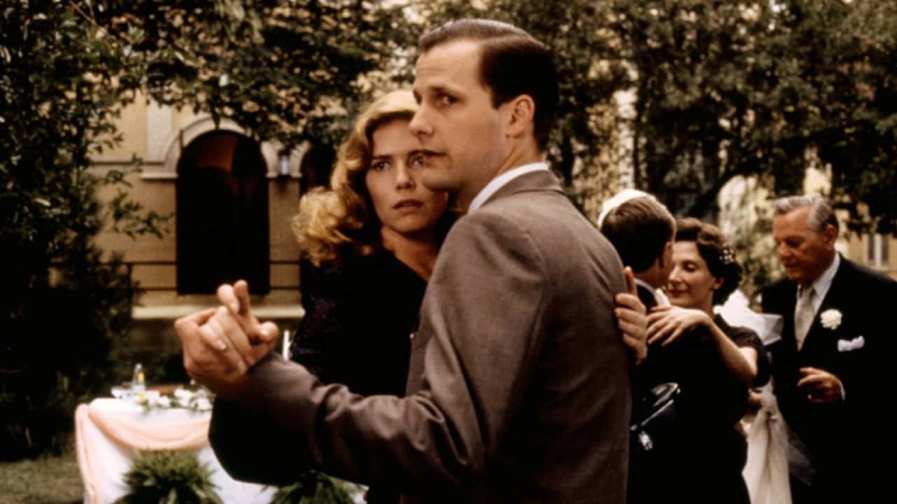 Кадр з фільму Будинок на Керолл стріт (1988)