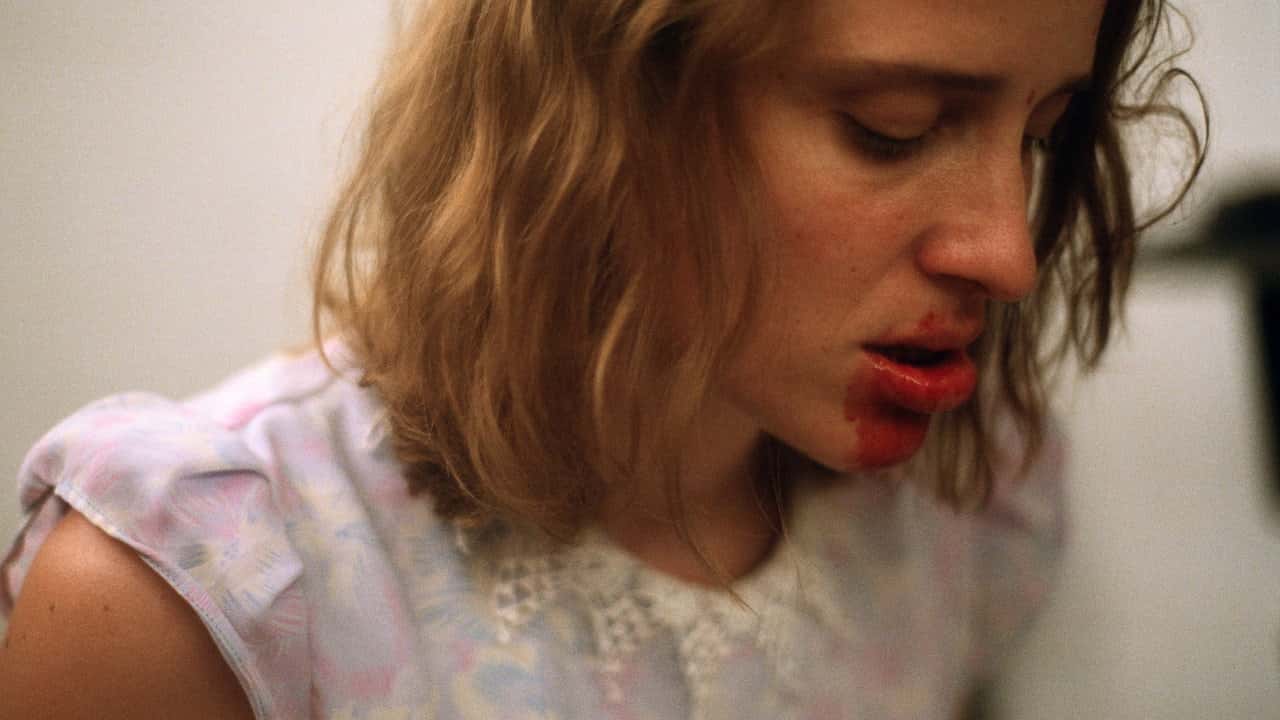 Кадр з фільму Ікло (2009)