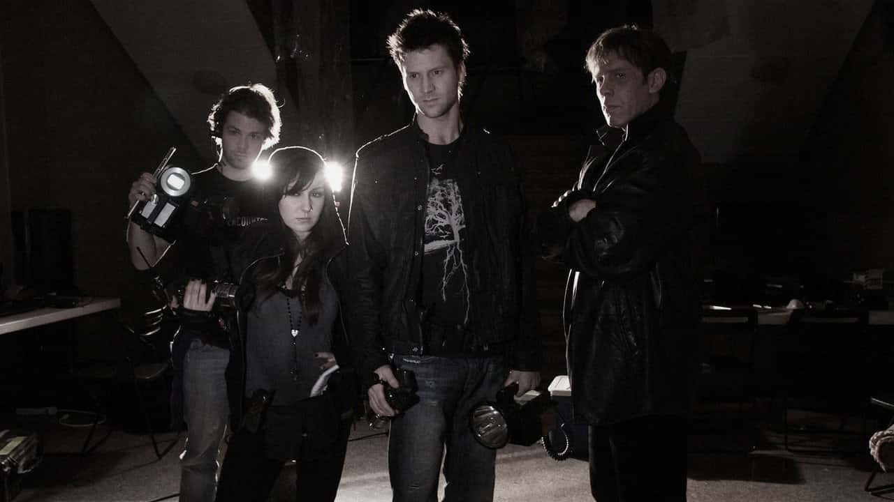 Кадр з фільму Шукачі могил (2011)