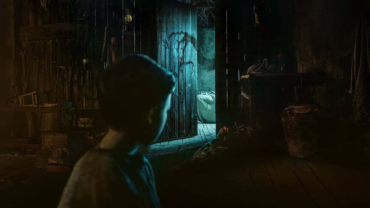Кадр з фільму Порожні землі (2021)