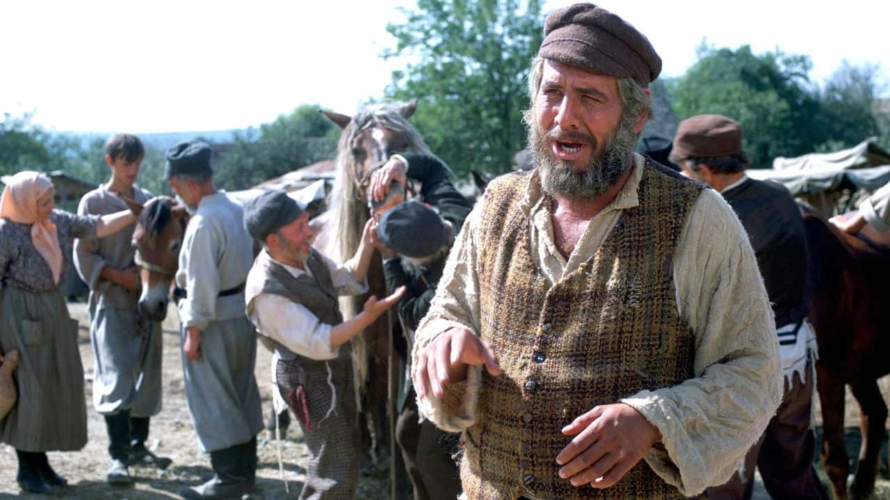 Кадр з фільму Скрипаль на даху (1971)