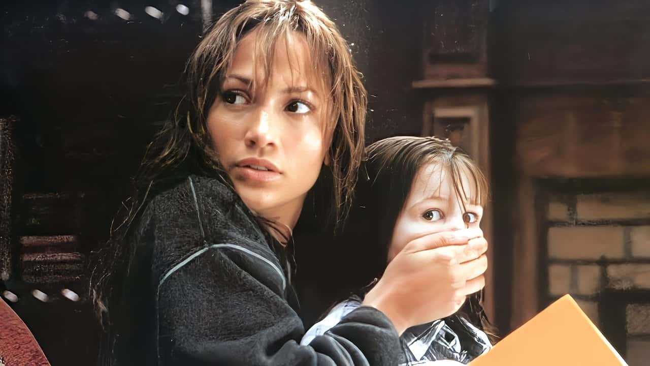 Кадр з фільму З мене досить (2002)