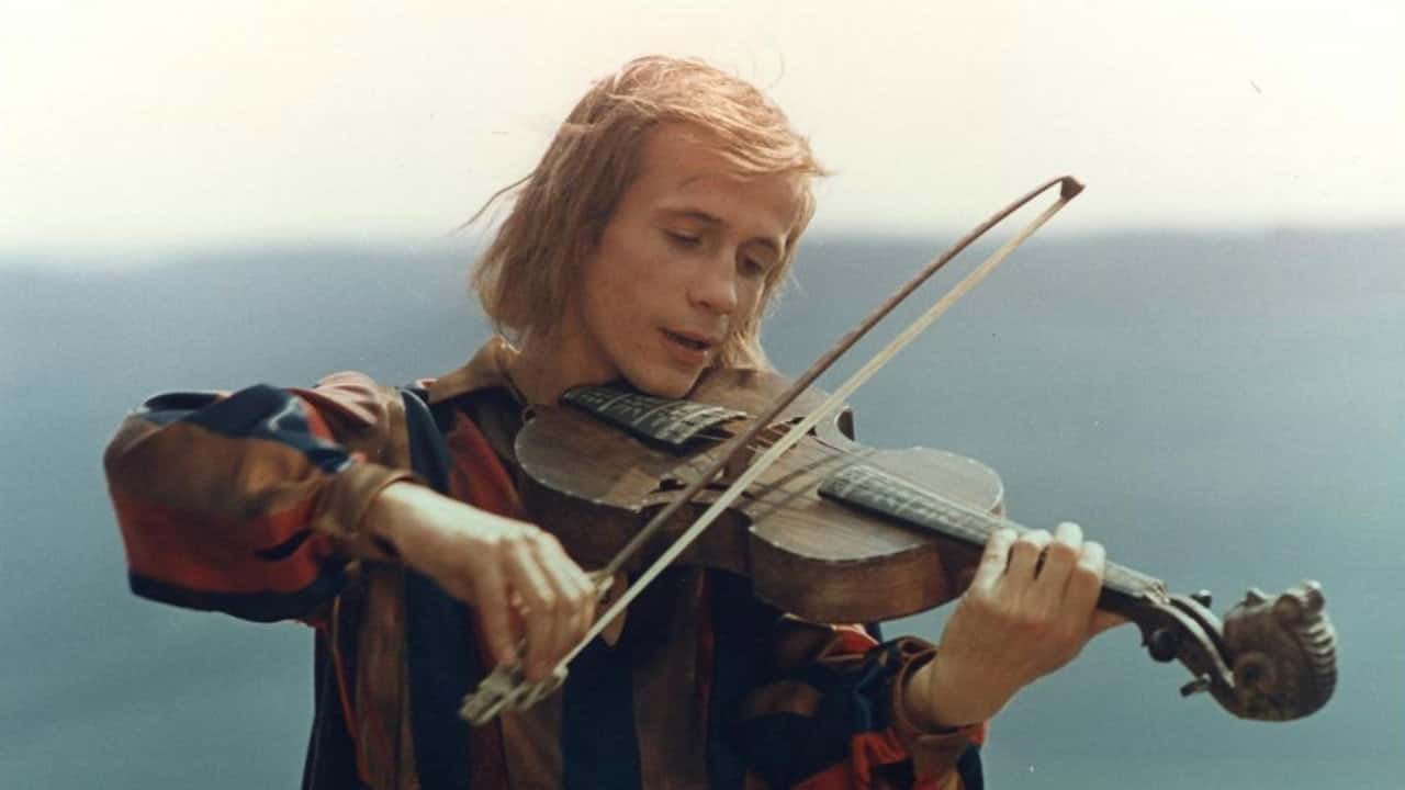 Кадр з фільму Шестеро мандрують світом (1972)