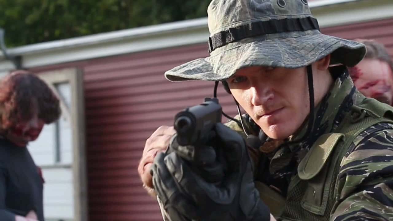 Кадр з фільму Більше, ніж служба (2016)