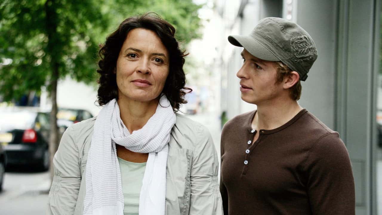 Кадр з фільму Ніколи не пізно (2009)