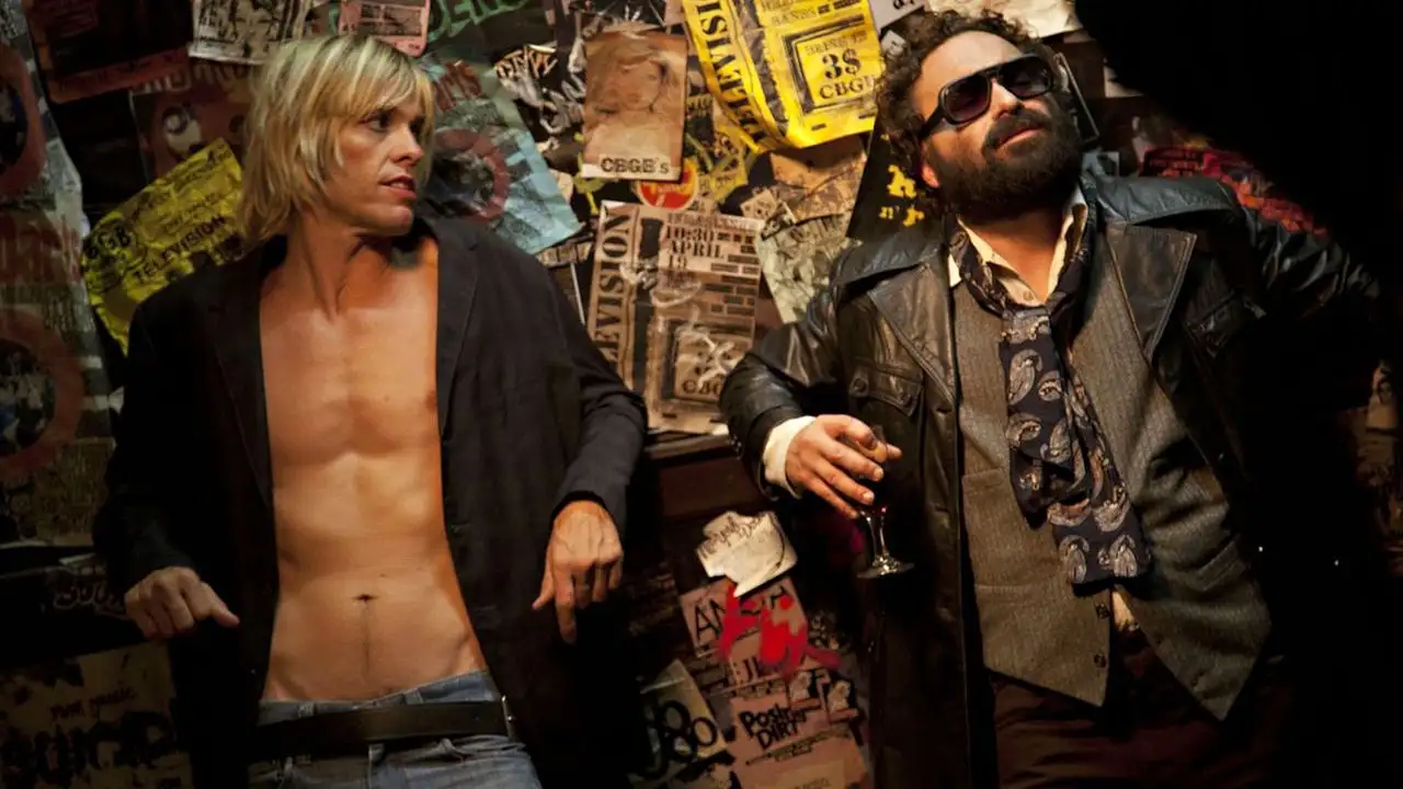 Кадр з фільму Клуб CBGB (2013)