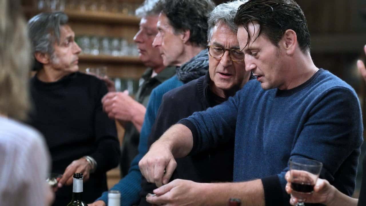Кадр з фільму Маленькі секрети великої компанії (2019)