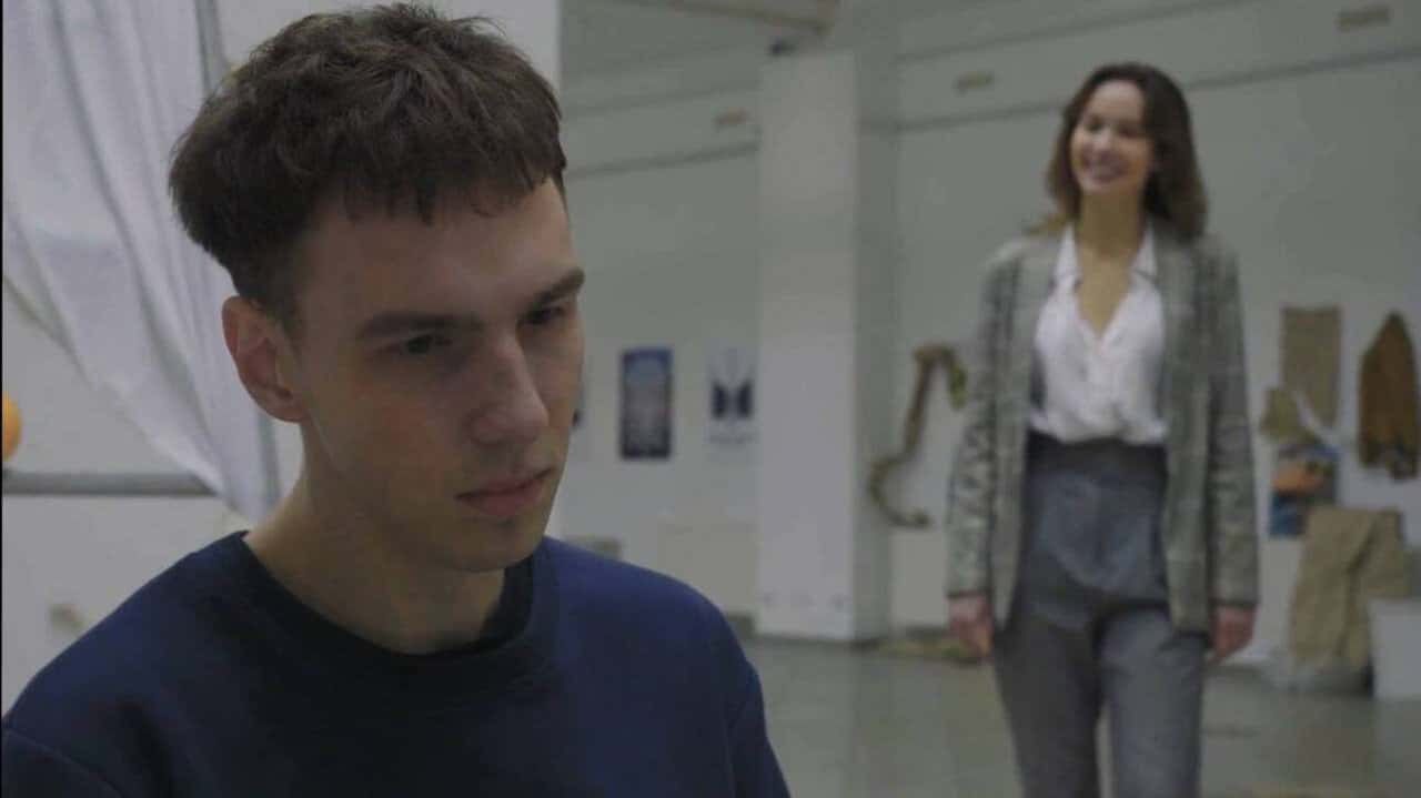 Кадр з фільму Під шкіркою помаранчу (2025)