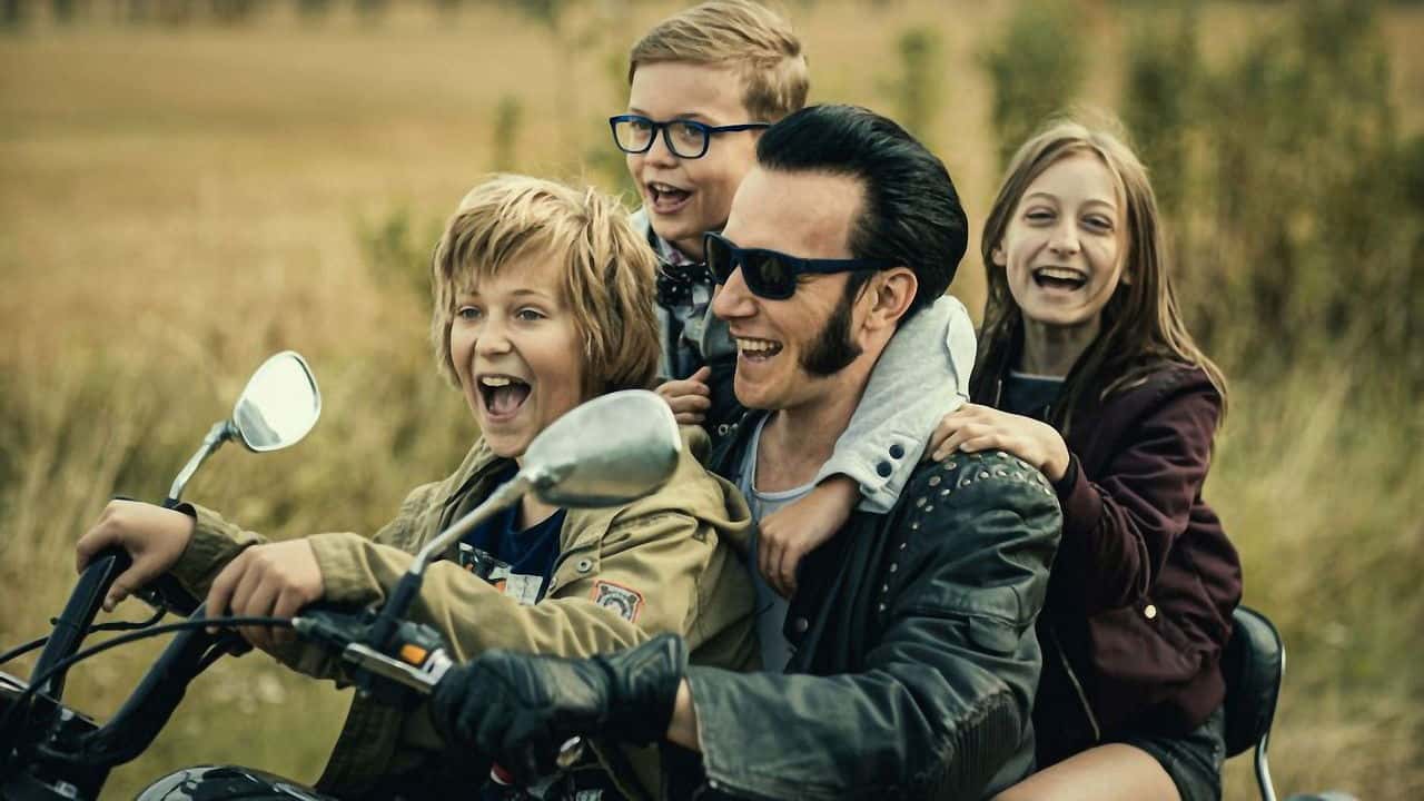 Кадр з фільму Прибулець з казки (2019)