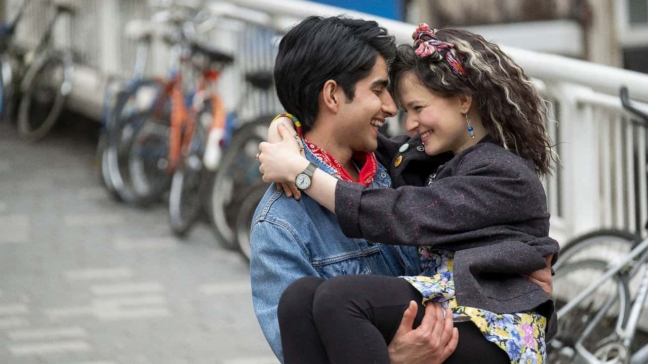 Кадр з фільму Засліплений світлом (2019)