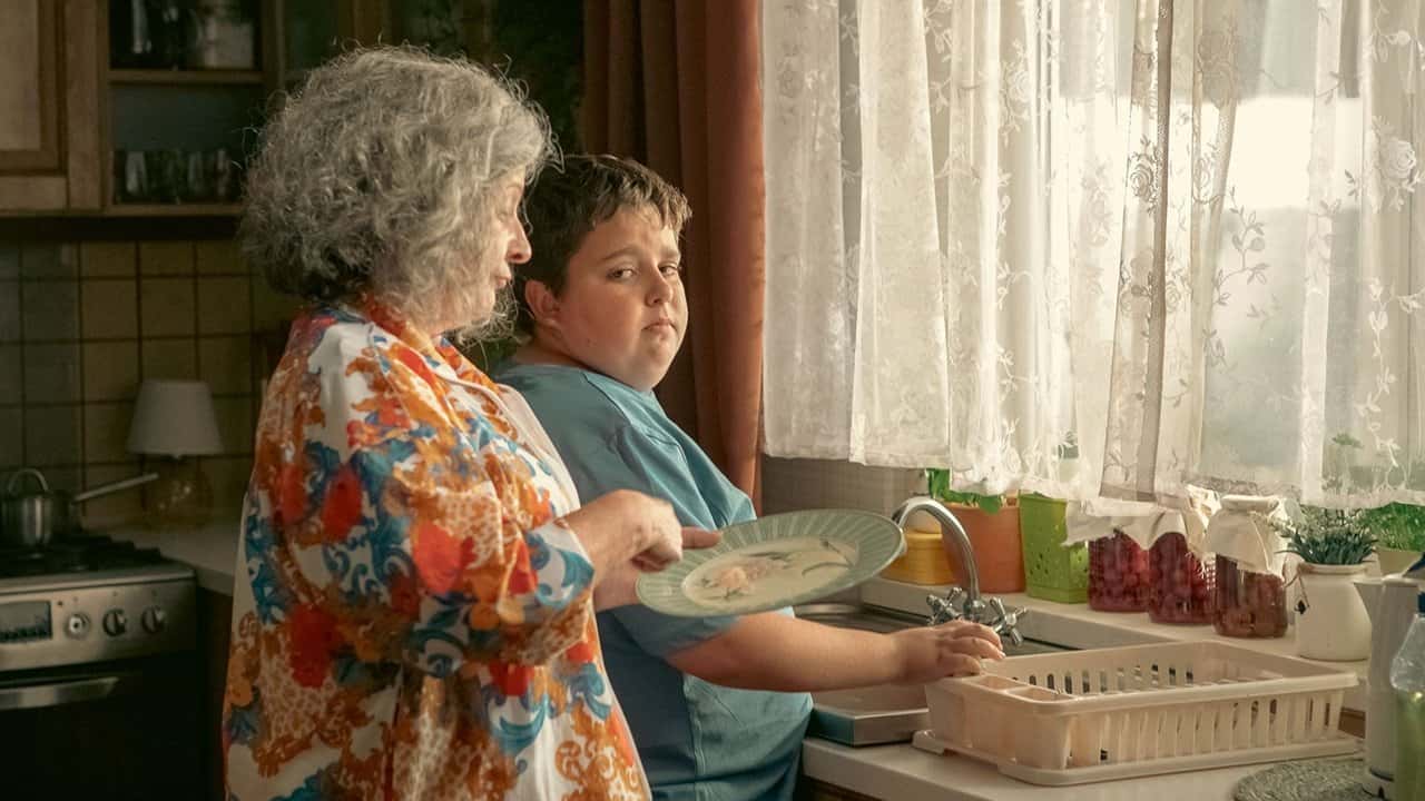 Кадр з фільму Задорослий для казок (2022)