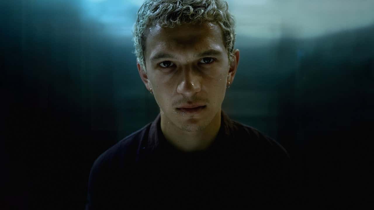 Кадр із серіалу Гордий (2026)