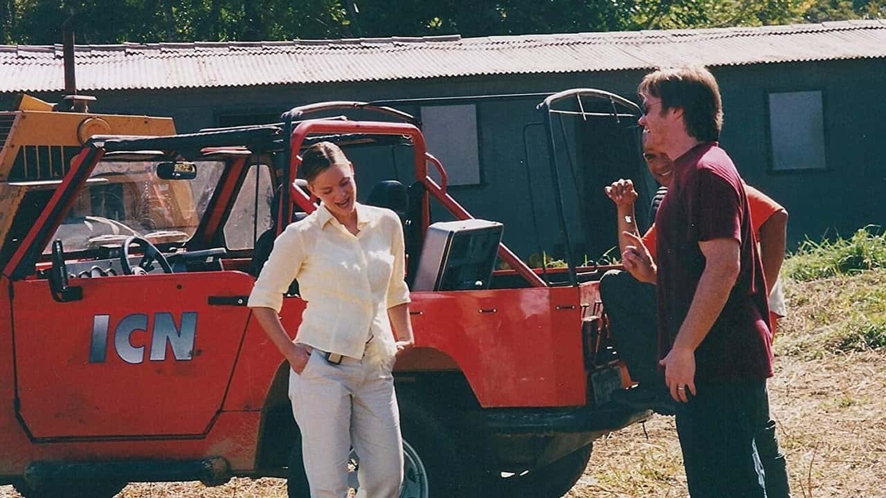 Кадр з фільму Літаючий вірус (2001)