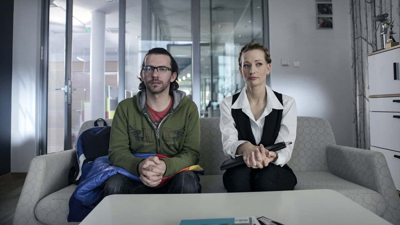 Кадр з фільму Дівчина з шафи (2013)