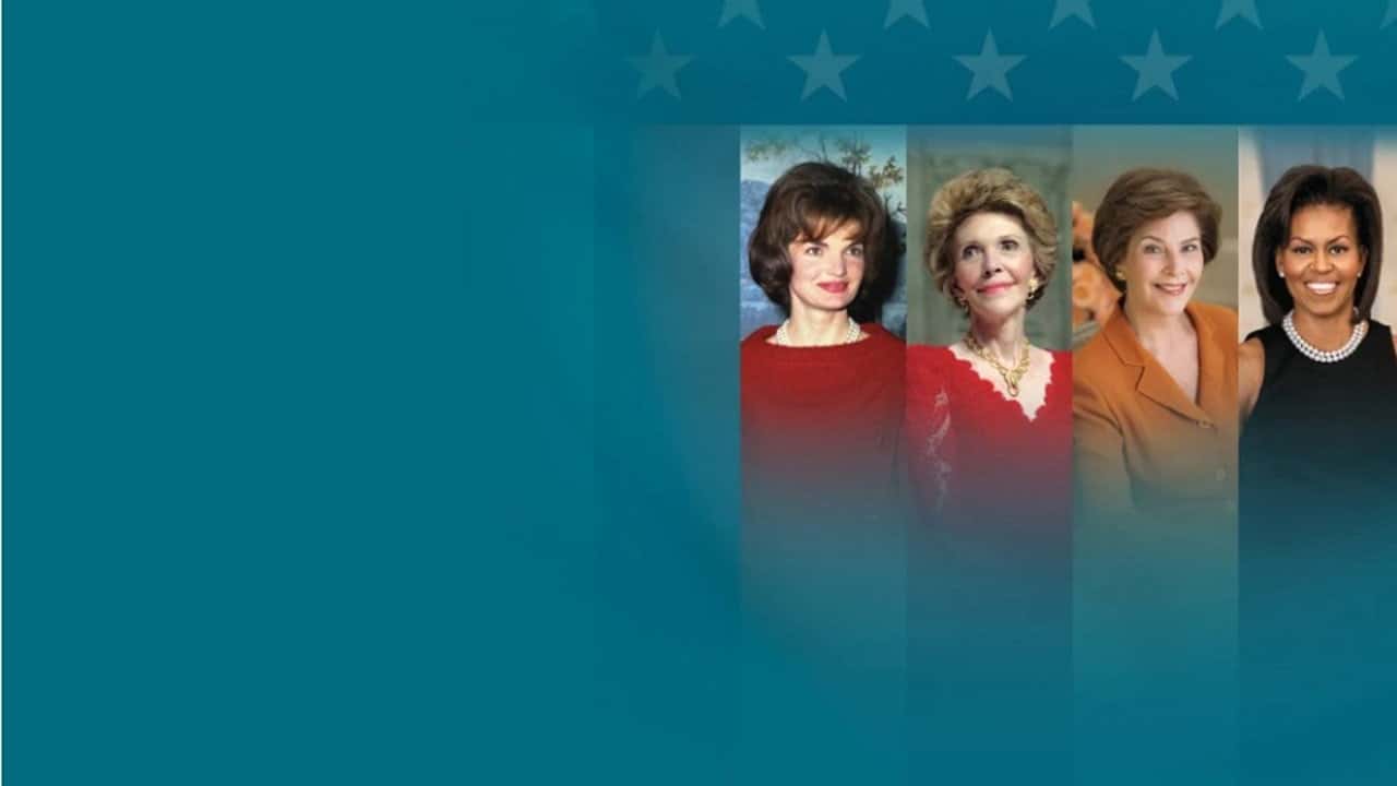 Кадр із серіалу Перші леді. Сила стилю (2017)