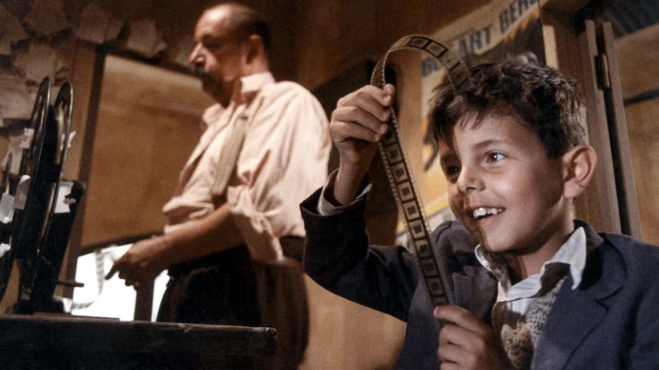 Кадр з фільму Новий кінотеатр «Парадізо» (1988)