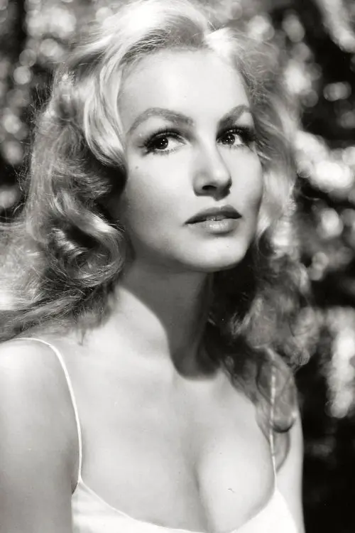 Фото Julie Newmar
