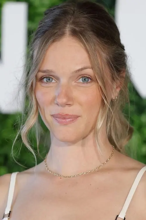 Фото Tracy Spiridakos