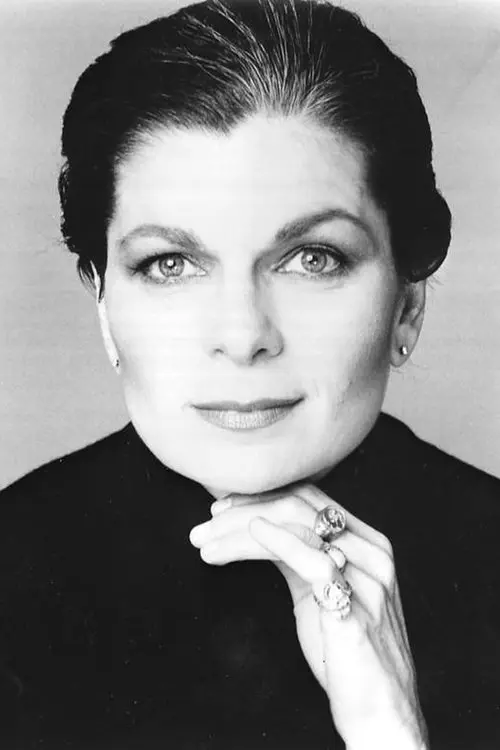Фото Ronnie Claire Edwards