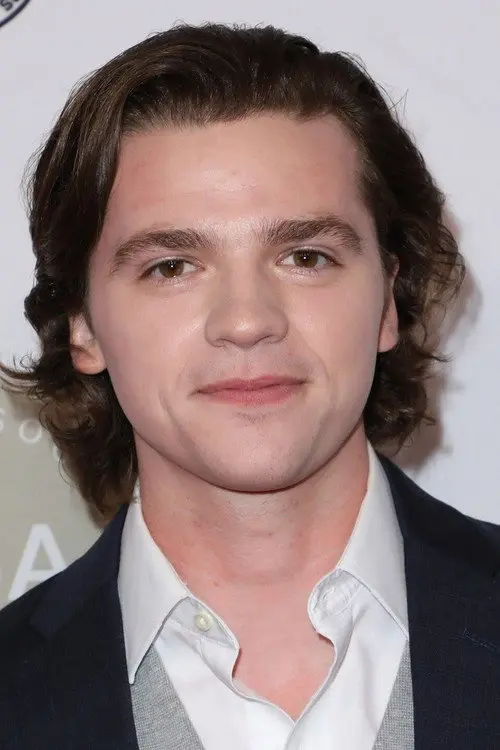 Фото Joel Courtney