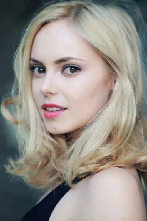 Фото Hannah Tointon