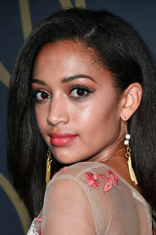 Фото Samantha Logan
